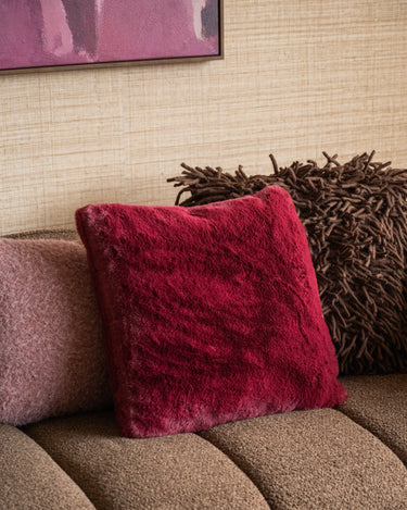Kussen Cutie Fluffy Bordeaux - Things I Like Things I Love