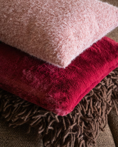 Kussen Cutie Fluffy Bordeaux - Things I Like Things I Love