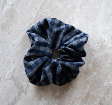 TILTIL Bobbie Checkered Scrunchie Donkerblauw - Things I Like Things I Love