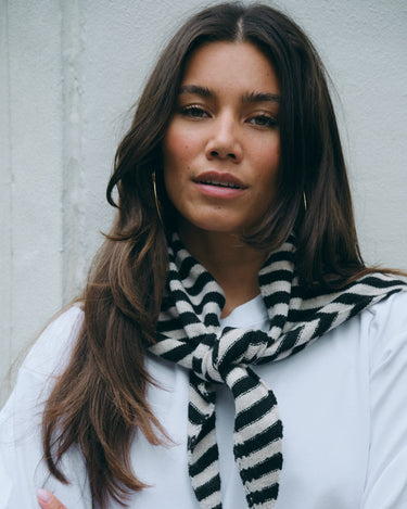 TILTIL Scarf Triangle Loulou Streep zwart wit - Things I Like Things I Love