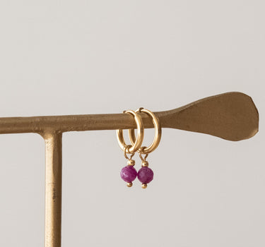 TILTIL set van 2 Love Gemstone Earrings Goud Ruby - Things I Like Things I Love